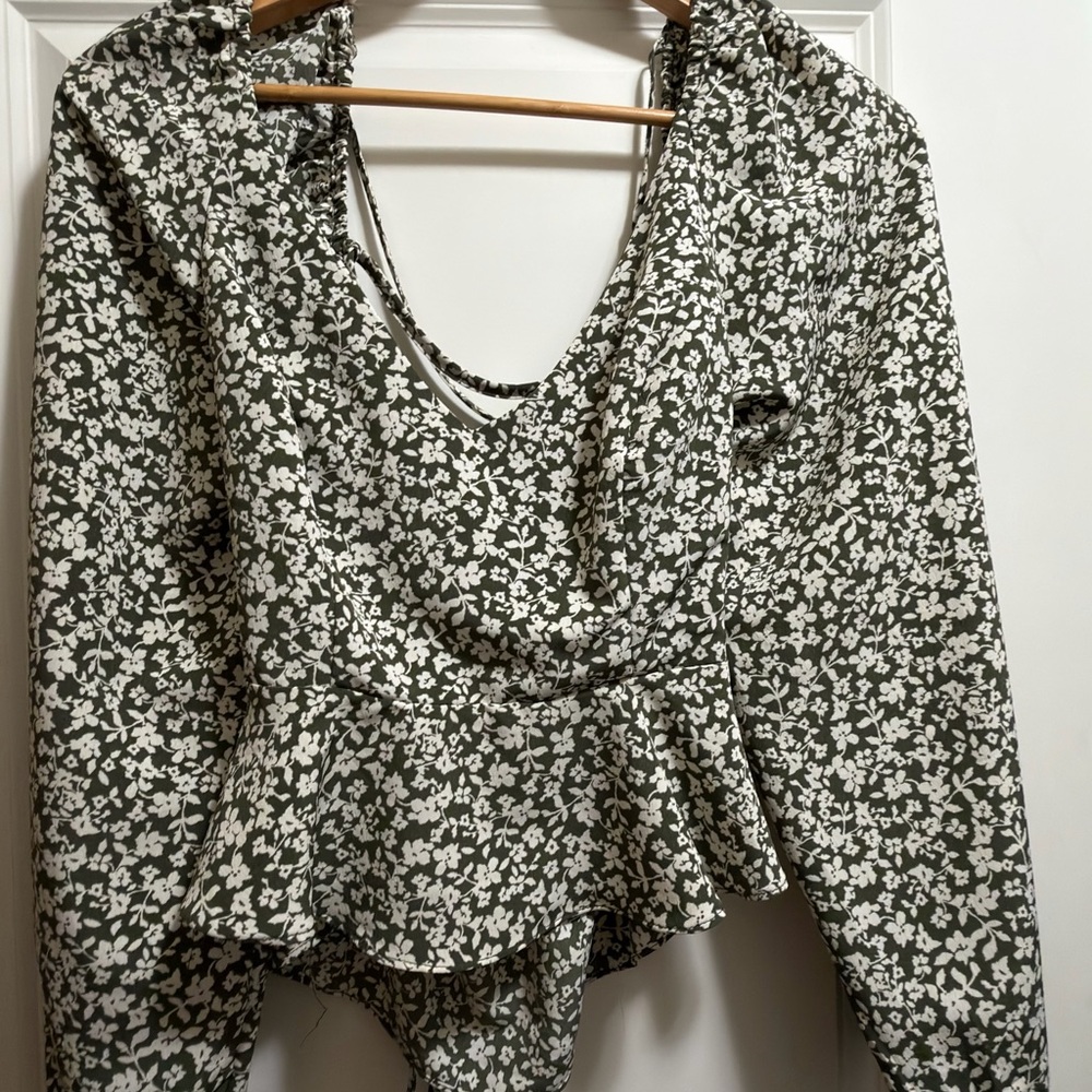 Lulu's Green and White Floral Blouse